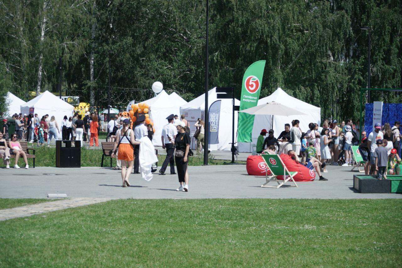 Фото Выступление Kamazza, рыцари и трансформеры: в парке «Арена» завершилось грандиозное празднование Дня города. ФОТОРЕПОРТАЖ 27